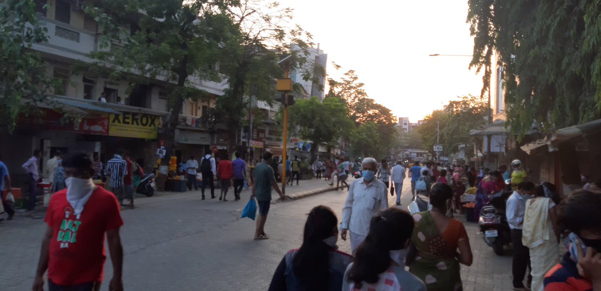 yashdhanawade's tweet photo. Rspctd officals, while u r tryin ur bst 2 curb d spread of dis pandemic ppl r carelessly flocking d strts i kindly request u 2 tke stringent actions or else all our efforts wud be in vain.
@CMOMaharashtra @AUThackeray @mumbai @MumbaiPolice @DGPmaharashtra @mybmc @mybmcWardPN https://t.co/pYi4gISTVx