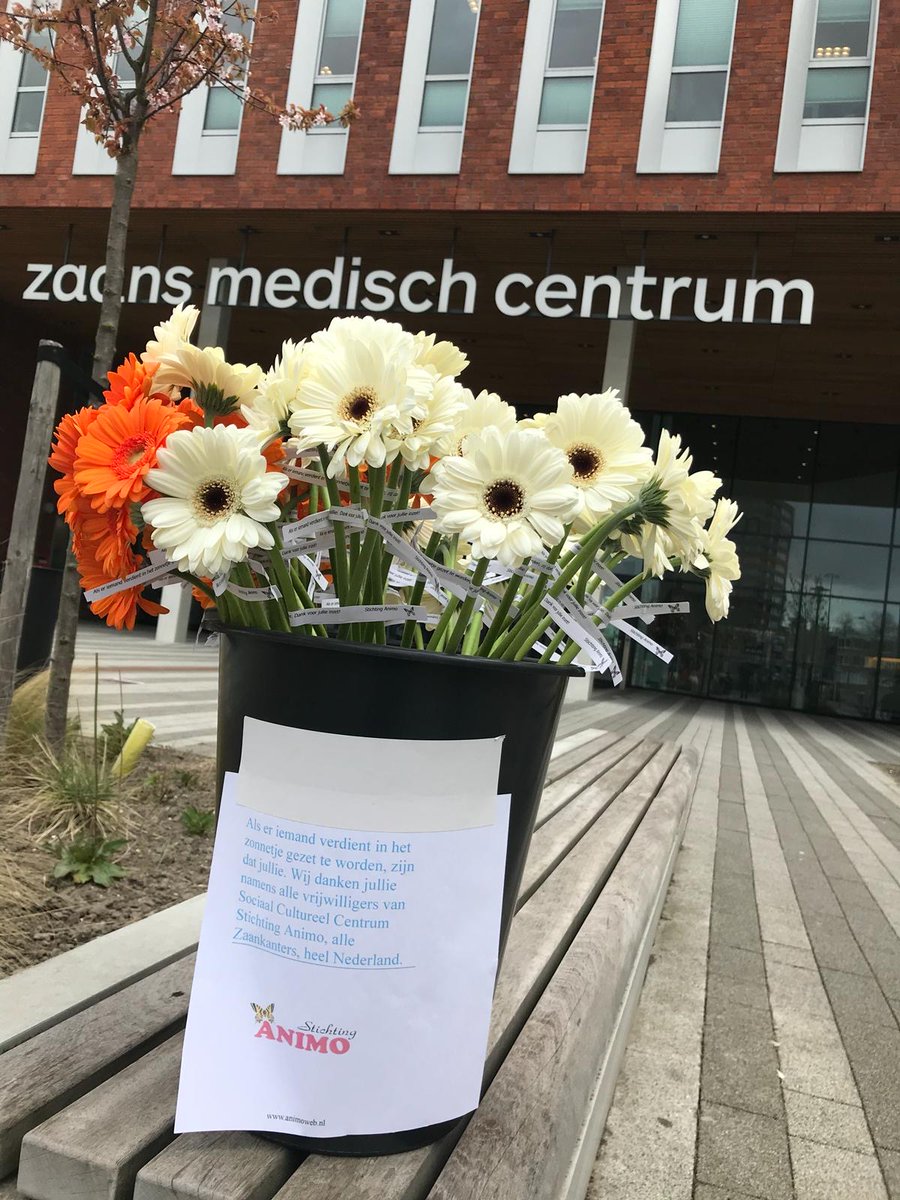 Tevens zijn wij langs geweest bij het ziekenhuis Zaandam Zaans Medisch Centrum met bloemen met een dank notitie erop voor het zorgpersoneel, omdat zij het zwaar te verduren hebben in deze moeilijke tijd. <a href="/ZaansMC/">ZaansMedischCentrum</a>