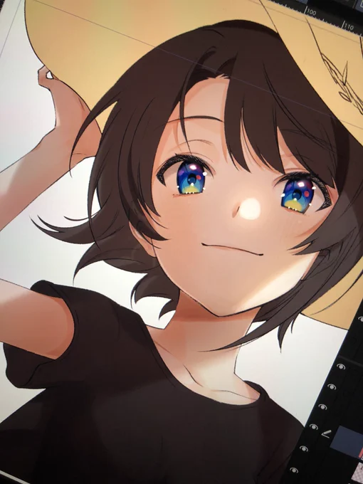 もともと違う表情で描いてたんですが、やっぱりにこっと笑顔がいいな〜と思って途中で変更しました?
液晶直撮りしか残ってなくて申し訳ない! 