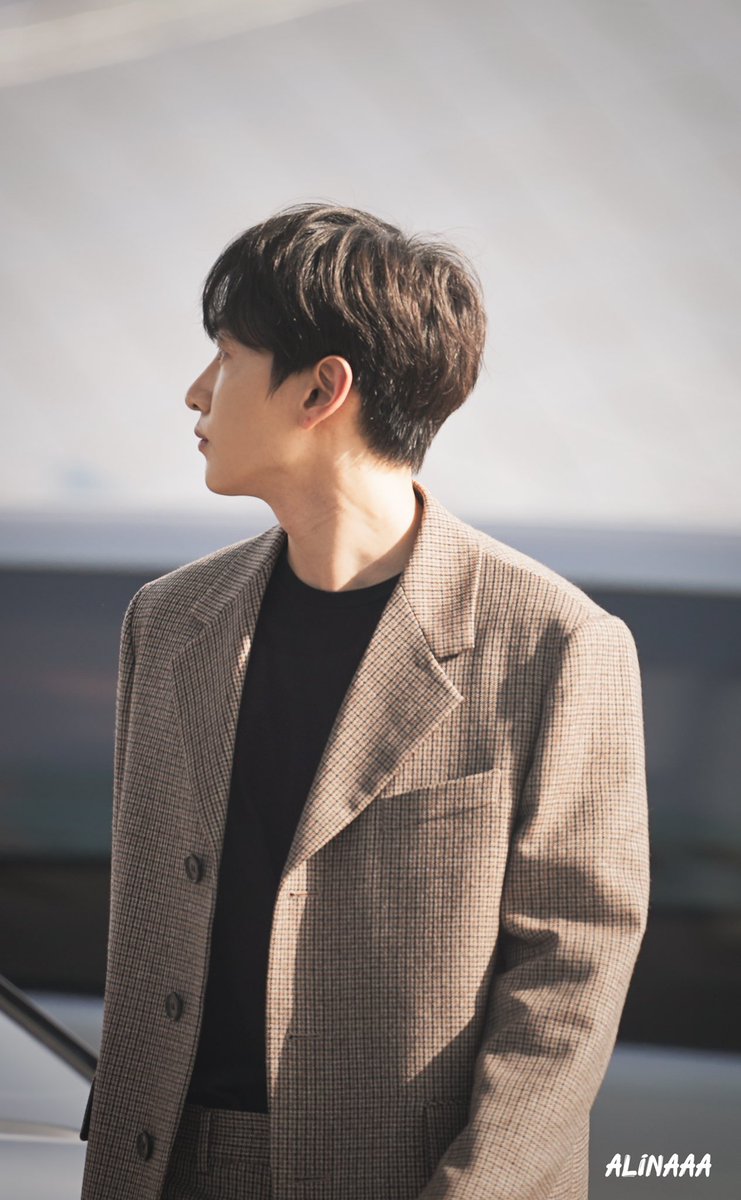 haohaofei0602's tweet photo. 서울의 별 다 어딨나?  어 네 눈 안에 있다
 首尔的星星都去哪啦   原来在你的眼睛里

          四季循环往复
          而我只爱你
    生日快乐   我的月亮大人

2020，我想永远与你相遇🌙 ​

 #빛나는_달님_��혁아_생일축하해 https://t.co/7YIVliRee0
