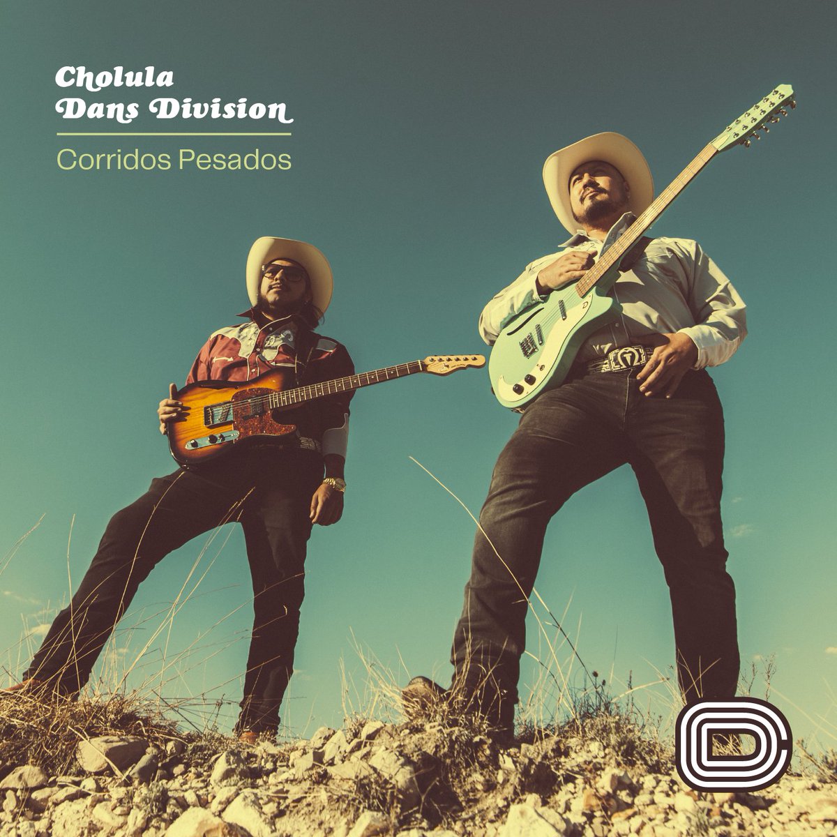 Este mes vamos a sacar un nuevo EP de la Cholula Dans Division ✨ Esta es la portada, la foto es de Luis Colchado y el diseño de @cyanuro
