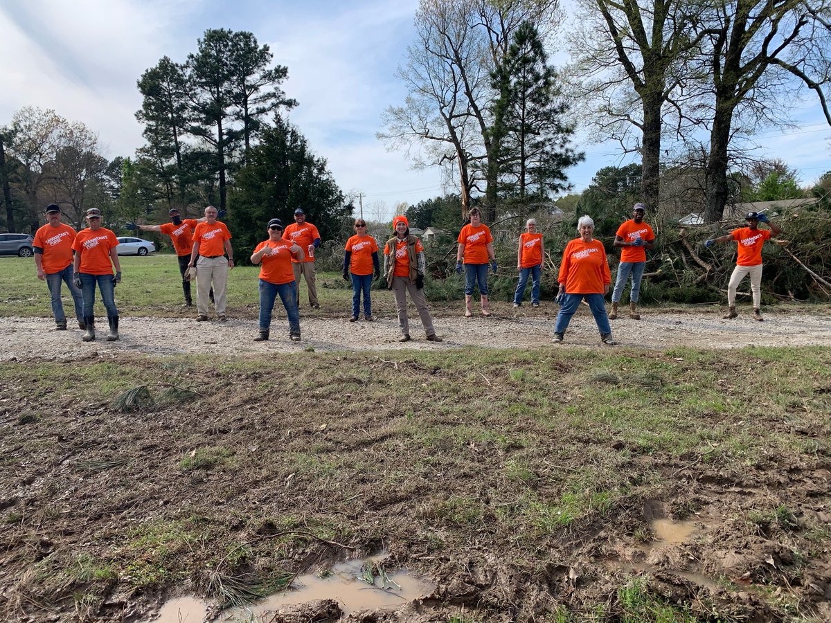 Franklin_Graham's tweet photo. More than 20 families in Jonesboro, Arkansas, have been blessed by hard-working @SamaritansPurse volunteers this week! Pray for those affected by last weekendβs tornado as they continue to recover. https://t.co/OV2EWwxzPU