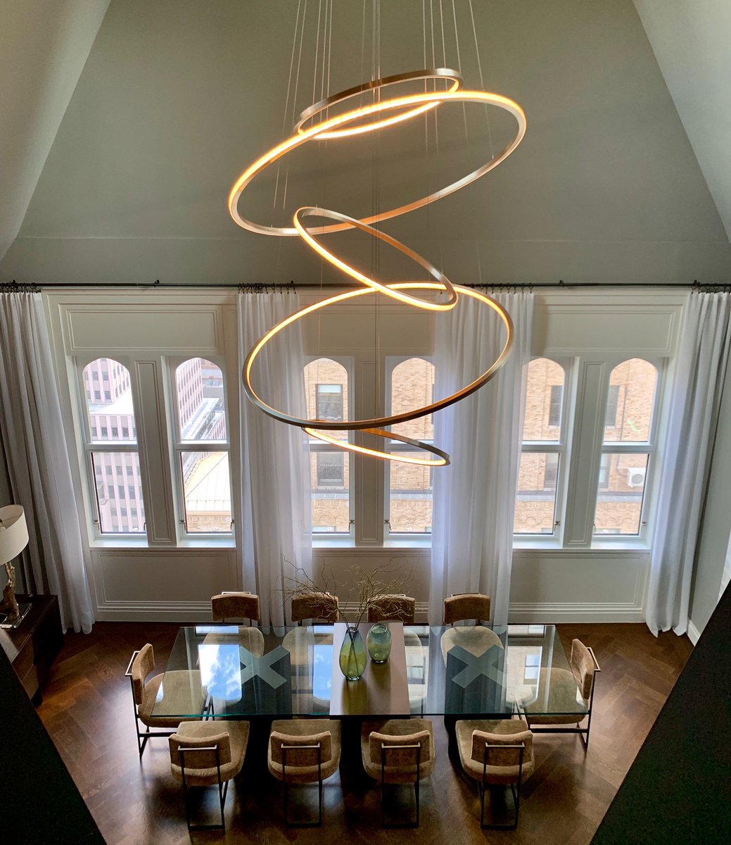 MartynWDigital's tweet photo. It was such a pleasure having the opportunity to visit the iconic Woolworth Building in New York to see the installation of @camerondesign ‘s Lohja lighting design.
#camerondesignhouse #light #lighting #lightingdesign #lightdesigner #chandelier #luxuryliving #luxurydecor https://t.co/lu2bEnX5Im