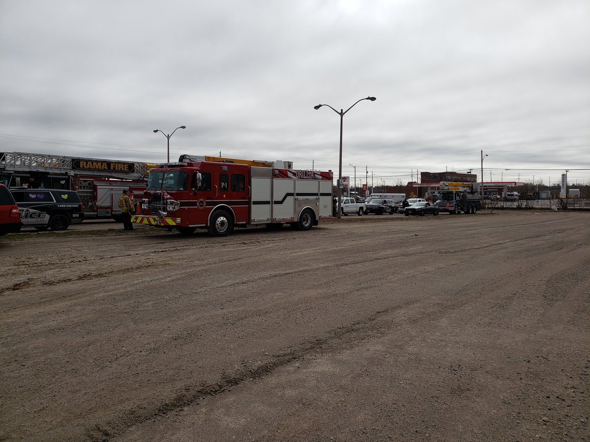 OPP_Indigenous's tweet photo. Wonderful salute of our appreciation to @OSMHFoundation staff today from @OPP_CR @RamaParamedics @Rama_Police  @Opseulocal303 @simcoecountyPS @OrilliaFire @RamaFireRescue and Orillia Hydro. Chii miigwech to all of you and the tremendous work you are doing! #StrongerTogether https://t.co/U826F4fOKQ