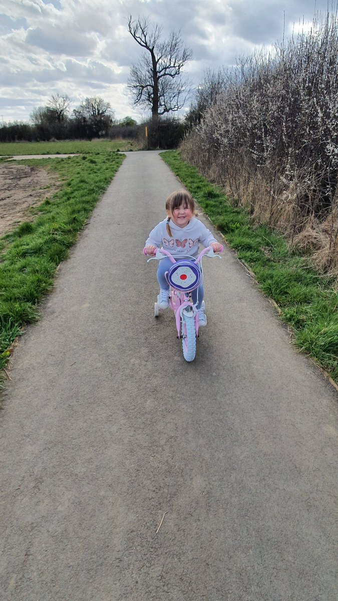 GemmaGoddard3's tweet image. @latimerprimary today Rose learn't how to ride her bike #latimerfamily #classkn