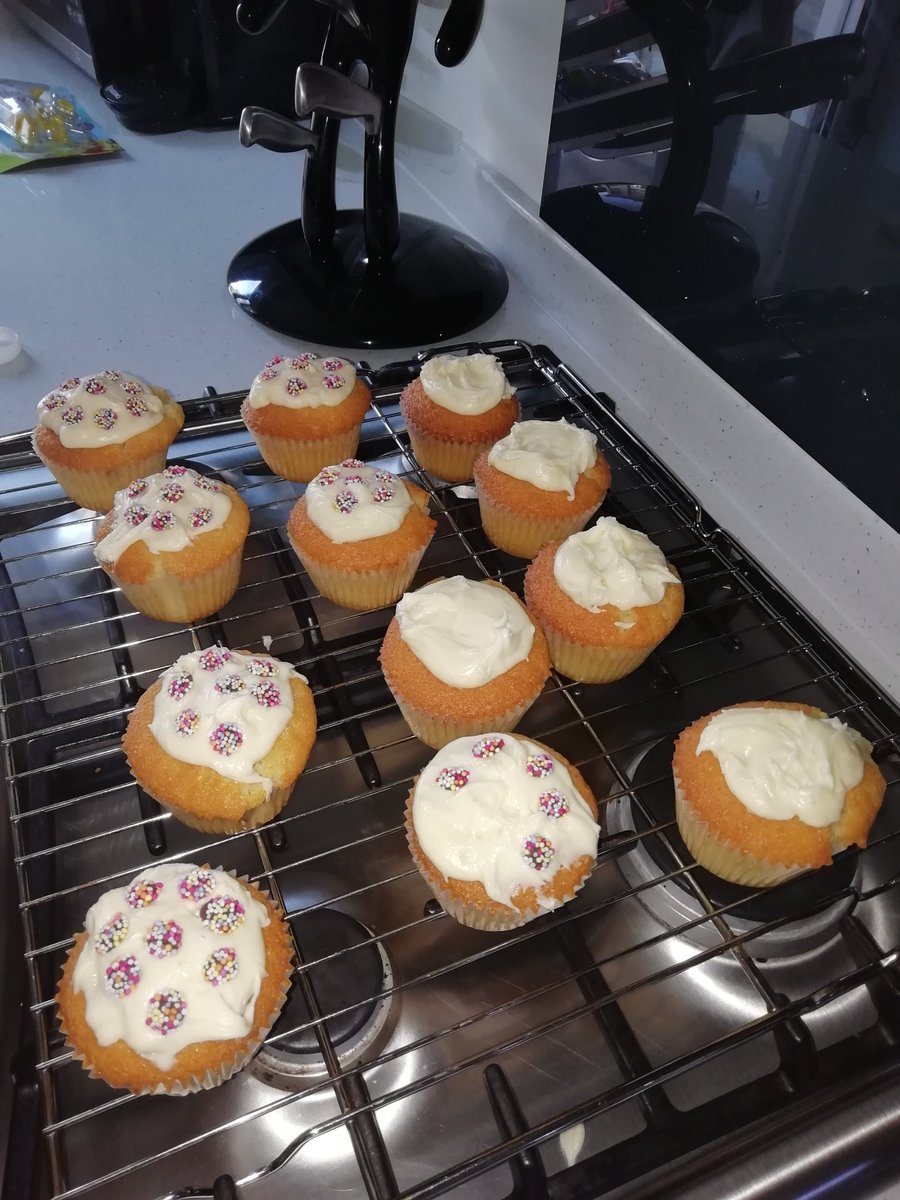 Michell02309290's tweet photo. @StAnthony5_6T Just done our 1 mile walk around the park then home to bake some cakes. Happy Easter and stay safe 🐣🧁🌈 https://t.co/LjE90vTxtZ