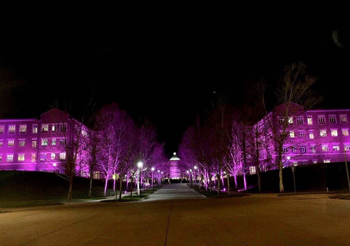 Wow.  Never did I imagine @sprint HQ to be lit in Magenta.  The #NewTMobile moves very fast and it’s admirable.  No doubt that we will win