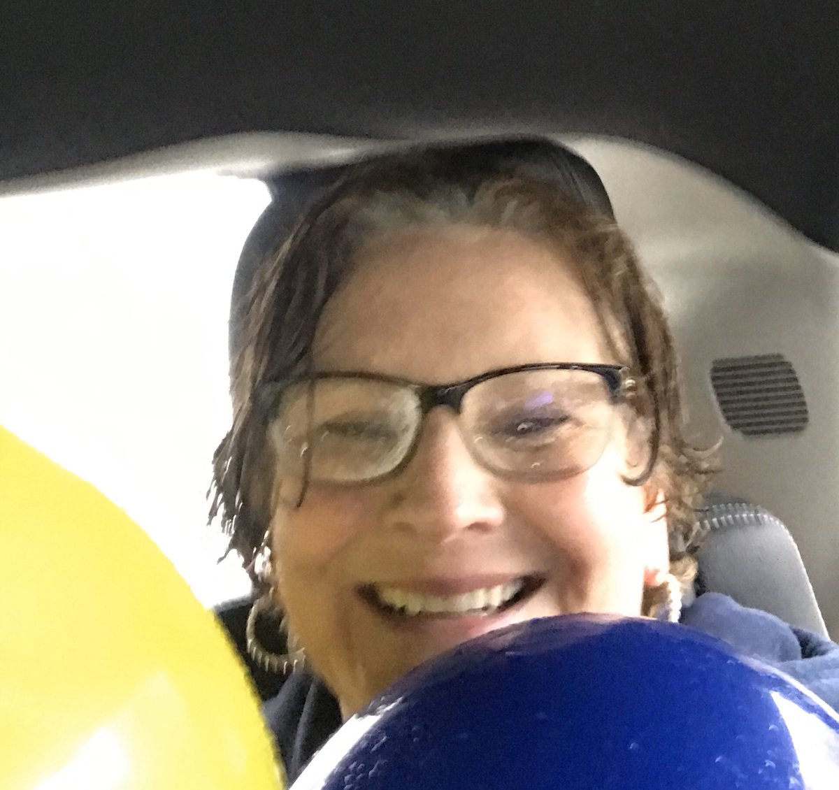 kdero2477's tweet photo. 💙💛Silver lining to a rainy HHS parade...it hid my tears!💦🤟🏼 @MrsWyland_HHS @LPS_Tremblay @LynnfieldPolice https://t.co/oc1APo1JKi