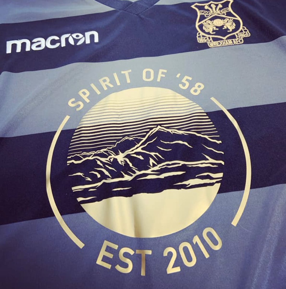 FatBoarWXM's tweet photo. How’s this for a deal.... everyone who retweets this post will go into a draw for a @spiritof58wales @Wrexham_AFC shirt..... draw to be made on Sunday night at 6pm. #freshisbest #backstronger https://t.co/koaaSTMuPF