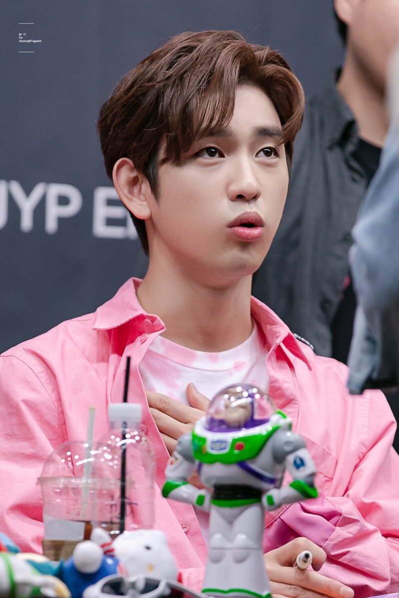 a thread of jinyoung habits i find endearing #진영  @GOT7Official