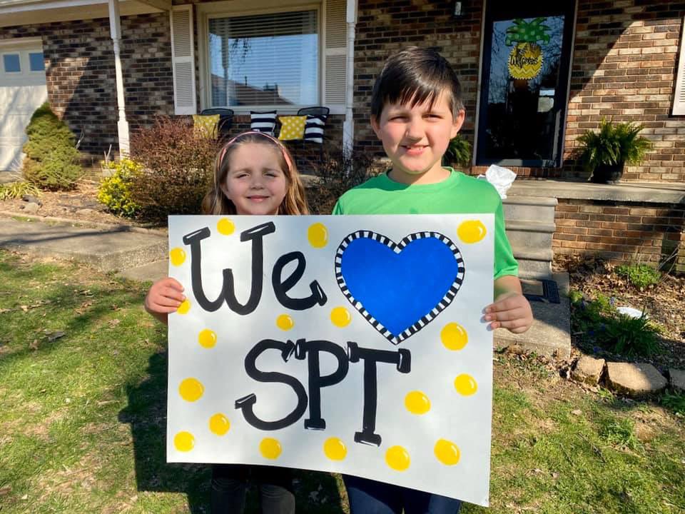 HendersonSchool's tweet photo. Spottsville Elementary School Parade 💙 #TeamKentucky https://t.co/Ms3xhrdoEm