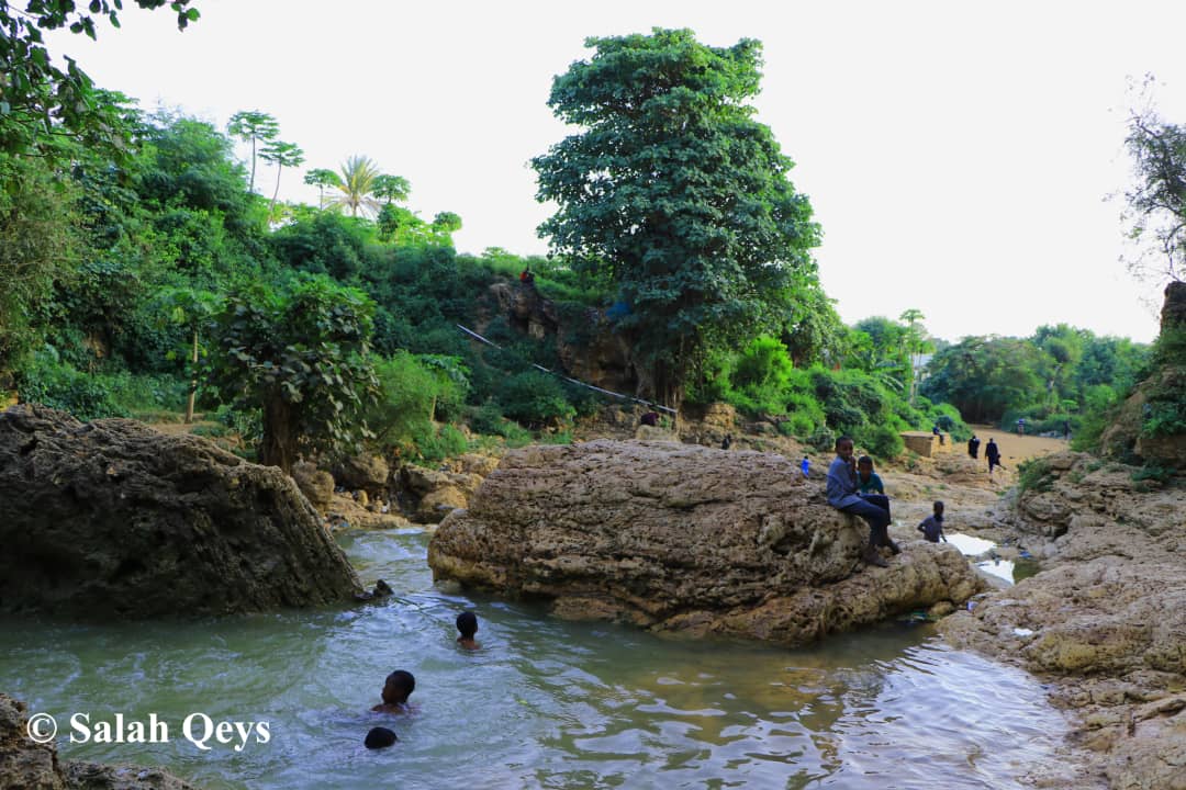 Baydhabo, Baay, Soomaaliya 
.......................................................
Magaalada Baydhabo waa magaala madaxda Gobolka Baay. Marka laga hadlayo, waxa ugu horreeyo ee laga sheekeeyo waa isha Baydhabo. 

S/Q: Salah Qeys

#DalJoogWaaNimcoJoog
#QuruxdaQarsoon