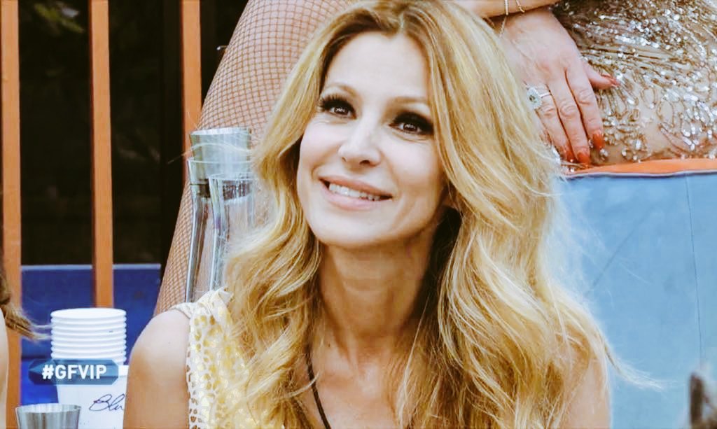 Eternvliam's tweet photo. Tweet di apprezzamento giornaliero per Adriana Volpe, perché è sempre il momento giusto per ricordarla. Come non la dimenticano loro, non lo facciamo nemmeno noi ❤ #GFVip https://t.co/zDyNPeLVwG