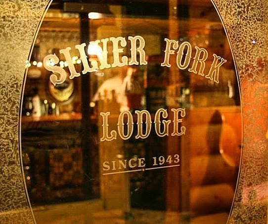 SilverForkLodge's tweet image. Today through Sunday #SilverForkLodge will be open from 11:30 am to 7:00 pm with a special carry out menu!
👉 Call 801 533 9977 to order
👉 Make the beautiful drive to @silverforklodge
👉 We will call and bring your order out to you when it's ready
⭐ Tag us to be featured! 

❤