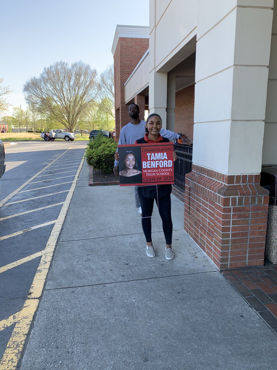 Counselor_Fin's tweet photo. Yesterday, along with my colleagues, I had the privilege of delivering senior yard signs as a surprise for the Class of 2020. Here are a few of them. I don’t know who’s hearts were warmed by this action more, ours or theirs🥺 #myseniors https://t.co/hO4shZu9MF