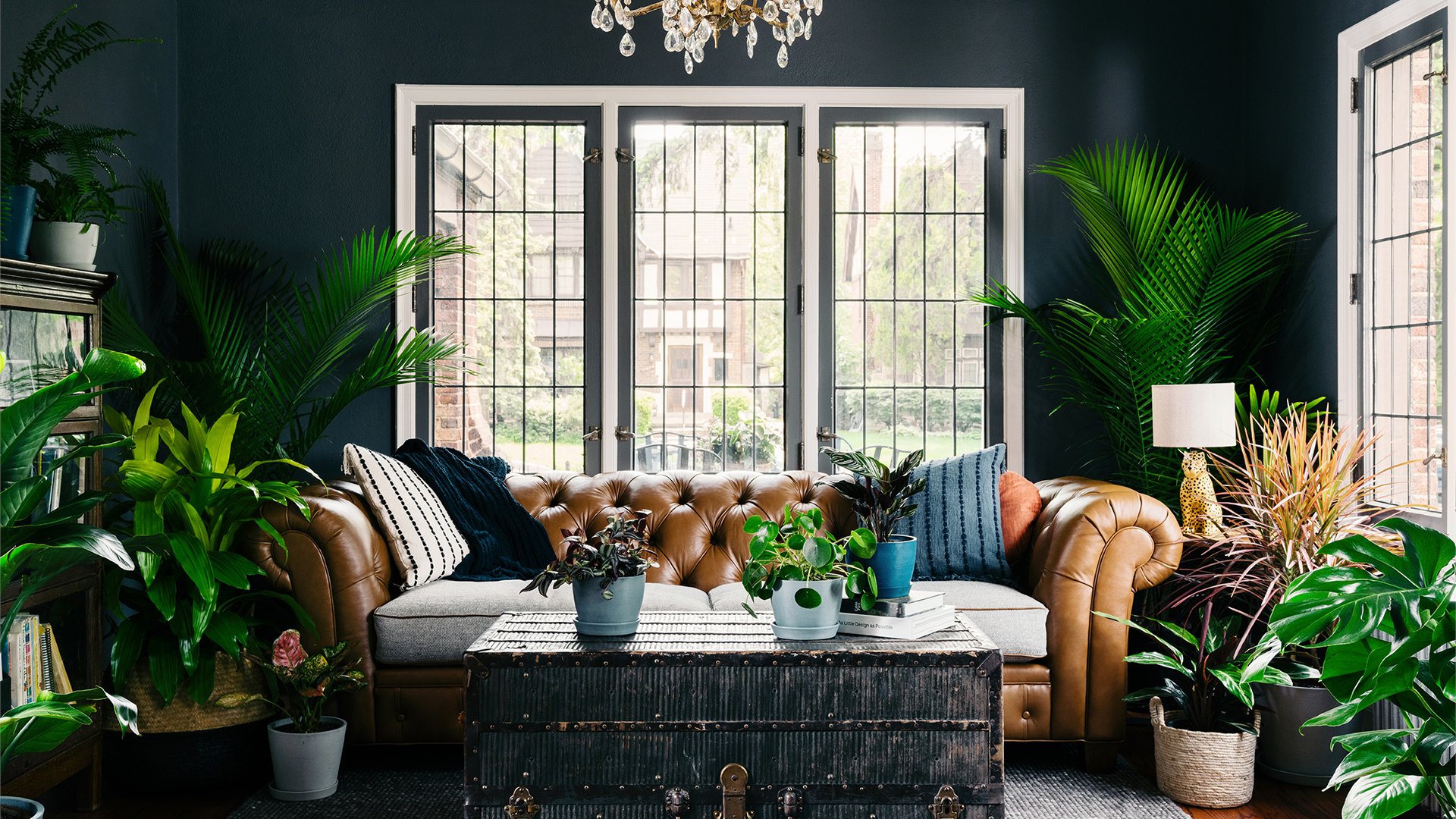 Featured image of post Modern Farmhouse Living Room Background For Zoom : For zoom, this has led to the creation of its virtual background feature allowing you to change your background to help you pretend you&#039;re in a library.