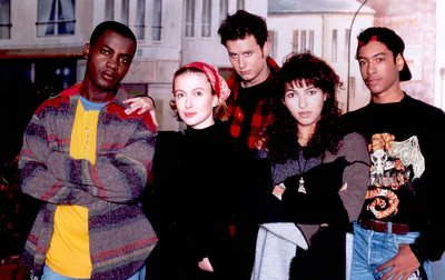 LeZit_'s tweet photo. Premier épisode : 10 mai 1993 Sur France 2
Épisode final : 5 mai 1995
Nb. de saisons : 2
Genre : TEEN DRAMA 😂😂👌🏾

Hahaha BO*DEL On a pas connu ça nous ? 😂😂😂✔️
Ce srab d'enfance qui me ressort ce screen !!! Qui se souvient de #SecondeB ?? https://t.co/TydGcQAltT