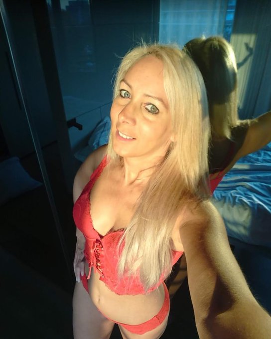 Rufe mich jetzt auf meiner Hotline an unter 09005001169009 ( 2,99&euro;/min aus dem dt. Festnetz / Mobilfunkpreise<a href="/tag/selfie"class="tags"><span>#selfie</span></a><a href="/tag/stayathome"class="tags"><span>#stayathome</span></a><a href="/tag/wirbleibenzuhause"class="tags"><span>#wirbleibenzuhause</span></a>