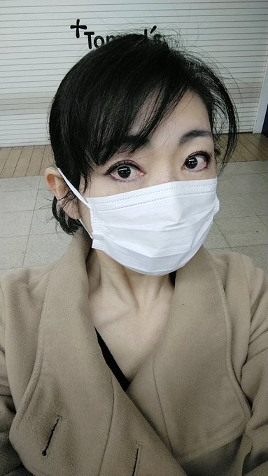 マニア向けにマスク姿😷 怪しい～(笑) おやすみなさい😘💕 https://t.co/wJ1jXCiOV5