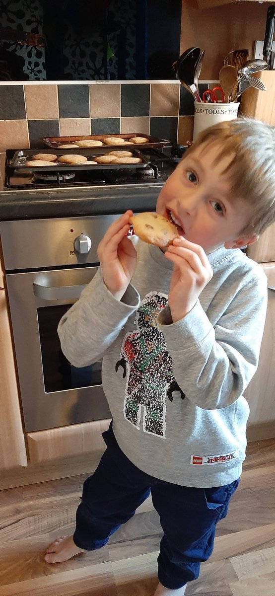 RMelleney's tweet photo. @SpringvalePS Can't keep those Curious Cubs apart for long! Fantastic class baking session thanks to one of the amazing mummies 🌈🍪🦁 #socialdistancing #whenlearningisfun #welovecookies #happyfriday @MrsHoneyFS @BeckyParr73 https://t.co/gAaYL7w2H2