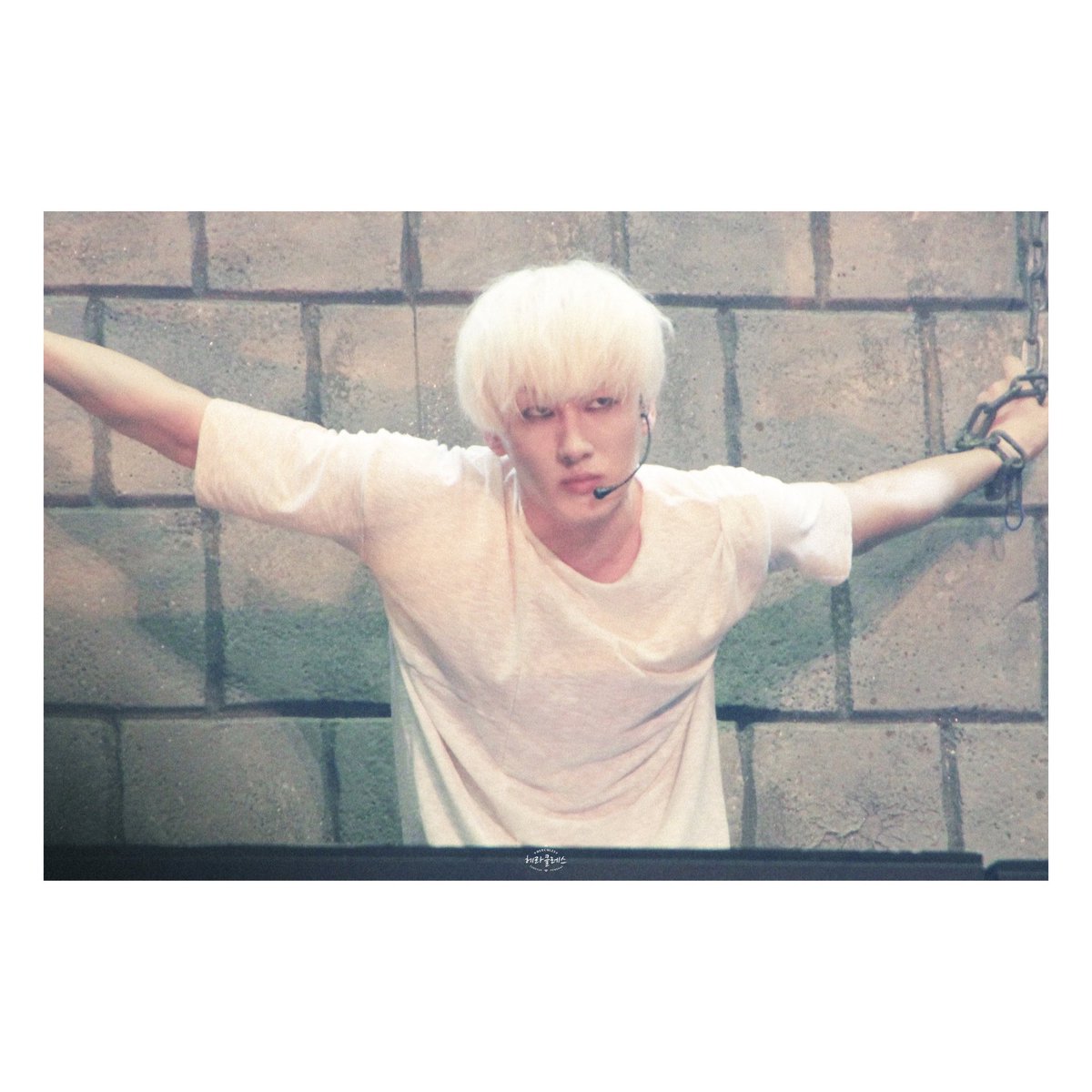 Hercules1986's tweet photo. #HappyEunhyukDay You could be every color we like🌈 @AllRiseSilver https://t.co/F1N8HVjEQx