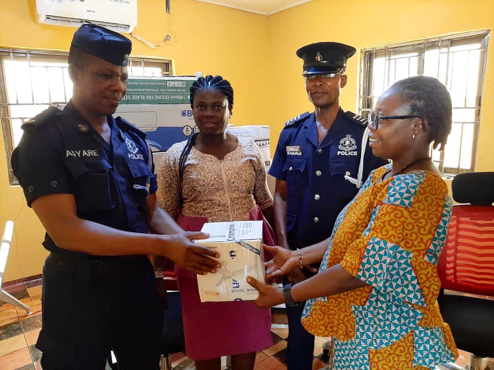 UNFPAGhana's tweet photo. #FlashbackFriday | @UNFPAGhana equips DOVVSU office in Paga, Upper East Region, towards mitigating incidences of sexual & gender-based violence (SGBV).
👉🏽https://t.co/v0D5b9z1oX https://t.co/L96xMMAQEJ