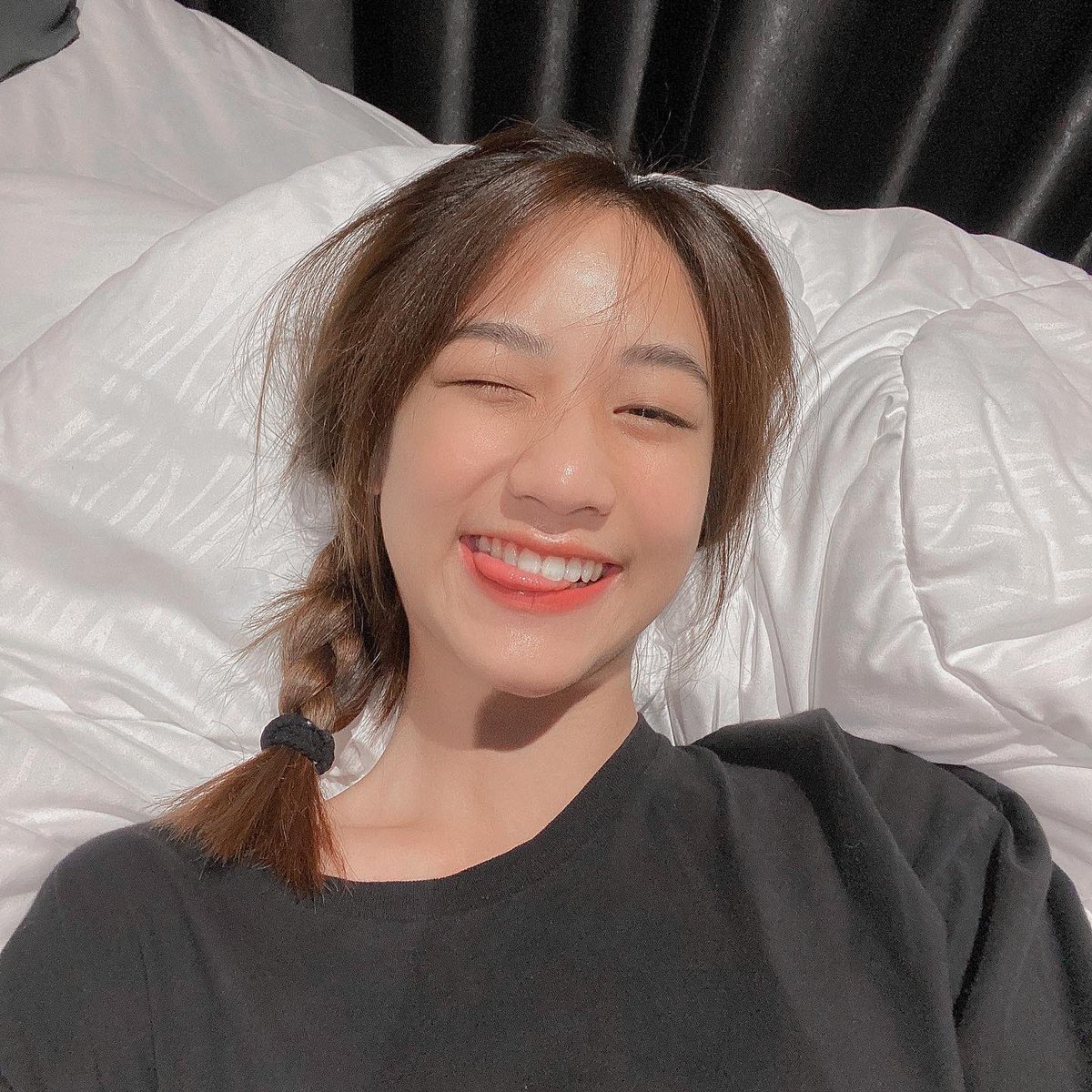 cekkicake's tweet photo. เราชอบคนๆนึงอยู่ 
แล้วเค้ากำลังอ่านนี่อยู่ด้วย
นั่นยังไม่หยุดอ่านอีก 555
#เทรนชุดนอนหน้าสดกำลังมาแรง😂
#cakenawanine https://t.co/LtwDiff5cK