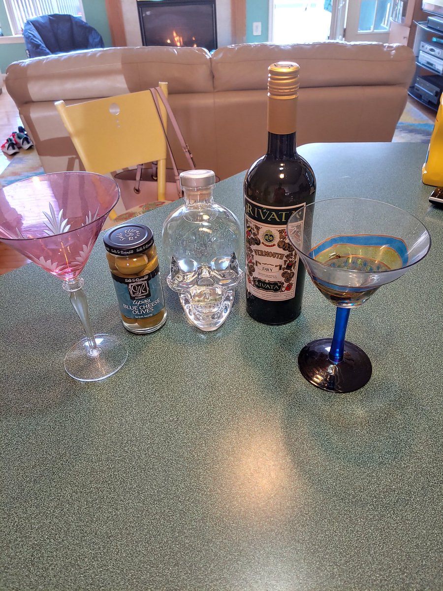 rgrimsley2's tweet image. Happy Hour Martinis starting around 5-5:30 or sooner. Crystal Head Vodka-Olives stuffed with blue cheese- splash of Vermouth