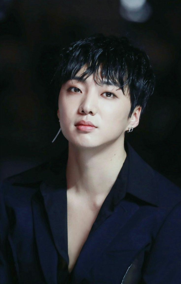 illyvie's tweet photo. The man who made our queen #ReallyReally in only FOUR HOURS while lying on bed. That's Kang Seungyoon, WINNER's leader and youngest member as well.  #GeniusProducer https://t.co/bu9pmXd407
