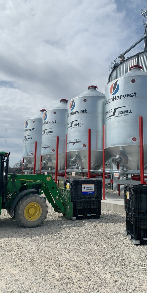 tunica_trav's tweet image. Delivering some @GldnHarvest corn today with @RyanPearce22 #ilcorn #plant2020