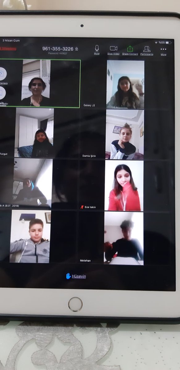AhiHasanOOkulu's tweet photo. Gülşah Öğretmenleyiz bugün
Dersimizi de bir güzel yaptık.
Garip hallerimizi üzerimizden attık
Ders yap, sonrasında evi topla, sonra ders notu hazırla, sonra yemek yap 😃
Ama salgına rağmen motivasyonumuz tastamam😉😀🤗 #evdeegitim #uzaktanegitim ##canliegitim #bursa #osmangazi https://t.co/f6RUrqWylX