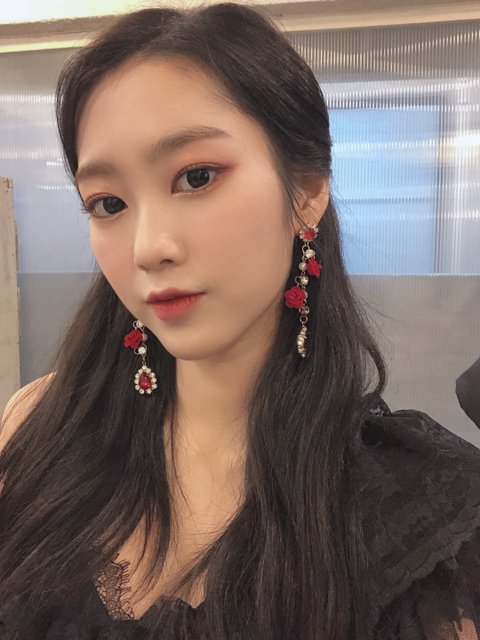 200404  #오마이걸  #OHMYGIRL Jiho's From.OHMYGIRL update [photos 4/13][ #지호  #Jiho] There are a lot of duplicates, you say...?  http://m.cafe.daum.net/-ohmygirl/XtXP/551?svc=cafeapp #HappyJihoDay 