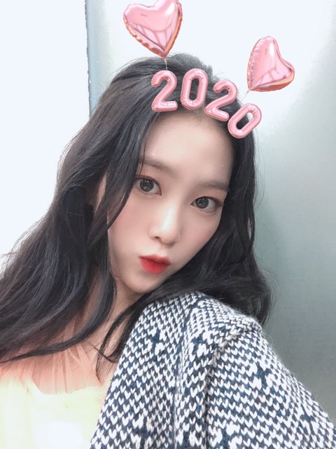 200404  #오마이걸  #OHMYGIRL Jiho's From.OHMYGIRL update [photos 11/13][ #지호  #Jiho] There are a lot of duplicates, you say...?  http://m.cafe.daum.net/-ohmygirl/XtXP/551?svc=cafeapp #HappyJihoDay 