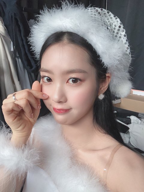 200404  #오마이걸  #OHMYGIRL Jiho's From.OHMYGIRL update [photos 12/13][ #지호  #Jiho] There are a lot of duplicates, you say...?  http://m.cafe.daum.net/-ohmygirl/XtXP/551?svc=cafeapp #HappyJihoDay 