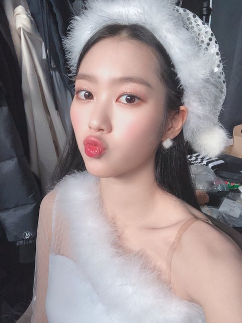 200404  #오마이걸  #OHMYGIRL Jiho's From.OHMYGIRL update [photos 12/13][ #지호  #Jiho] There are a lot of duplicates, you say...?  http://m.cafe.daum.net/-ohmygirl/XtXP/551?svc=cafeapp #HappyJihoDay 