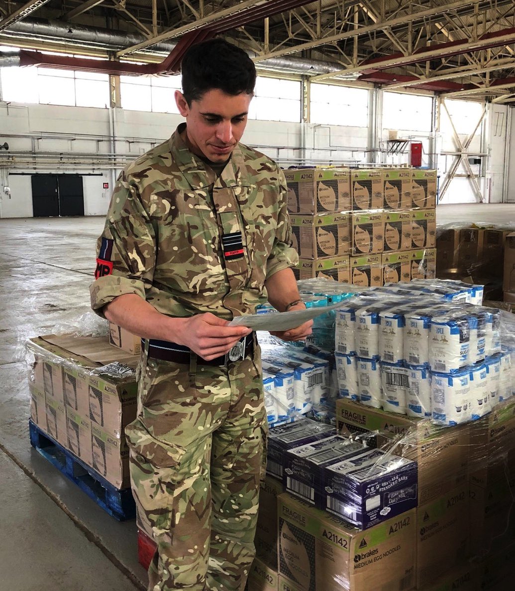 RAF Provost Officer Flt Lt Ed Mace from 3FP Wg
@RAF_Marham is supporting the Gov fight against
#COVID19. Ed, seen here with a food delivery for the medically vulnerable in
#Norfolk, is working with Norfolk Resilience Fora.
#StayHomeSaveLives
#Inthistogether
#COVIDSupportForce