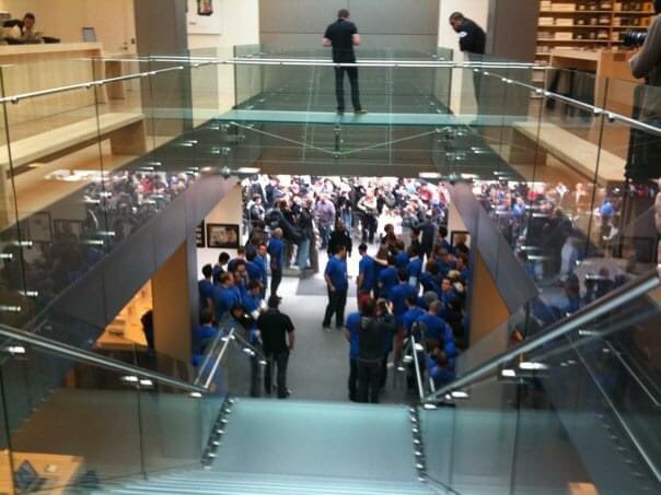 agzmn's tweet photo. 10 years ago today: Remembering what it was like being inside the Apple Store in San Francisco moments before the world welcomed the first iPad. Once the doors opened it was a fun way to see firsthand reactions to our designs.
#throwback #ipadlaunch #designer https://t.co/UUoFNYXUba