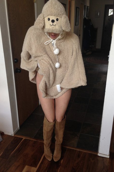 Aww, thanks but nowadays I'm the Queen of Quarantine https://t.co/z6Ta5B6M6Q<a href="/tag/chickenbreasts"class="tags"><span>#chickenbreasts</span></a>