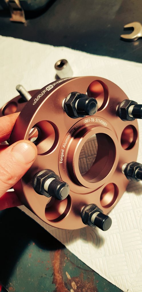 saszynski's tweet image. Dzieje sie‼
Zwiekszam rozstaw osi, obnizajac tym samym srodek ciezkosci.👌🏻🤓
#RacingScience