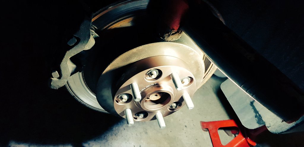 saszynski's tweet image. Dzieje sie‼
Zwiekszam rozstaw osi, obnizajac tym samym srodek ciezkosci.👌🏻🤓
#RacingScience