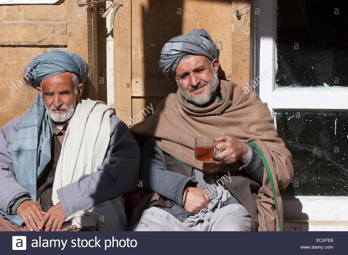 Two mean from Bamiyan province wearing different types of turbans.
