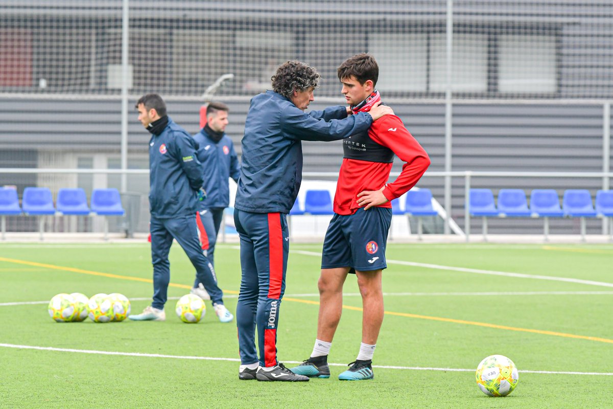 Unió Esportiva Olot (@ueo1921) on Twitter photo Escolta, <a href="/lluis_am23/">Lluís Aspar</a>. Ens ho hem passat bé. Ens hem divertit. Ens hem aïllat una estona de la dura realitat. Hem vibrat i hem patit al teu costat. Tres fases superades i a les portes de la final. Des de Molló, el nostre guanyador! #2bg3challenge #UEOaCasa #2bg3 (foto: <a href="/NMargui/">Nuri Marguí</a>) Escolta, <a href="/lluis_am23/">Lluís Aspar</a>. Ens ho hem passat bé. Ens hem divertit. Ens hem aïllat una estona de la dura realitat. Hem vibrat i hem patit al teu costat. Tres fases superades i a les portes de la final. Des de Molló, el nostre guanyador! #2bg3challenge #UEOaCasa #2bg3 (foto: <a href="/NMargui/">Nuri Marguí</a>)