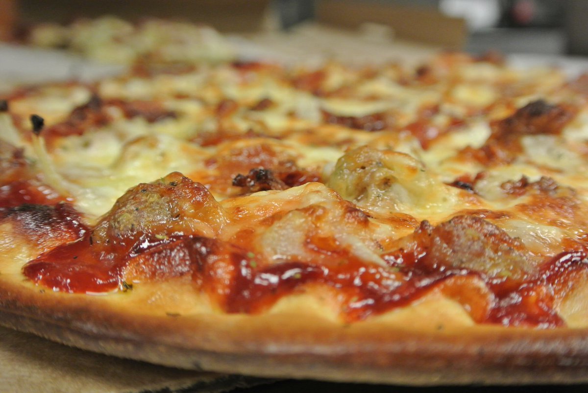 🍕 Our favorite day of the week is here, Family Fri-YAY! Enjoy delicious food with great company with Rosati’s Pizza! Call or click today @ rosatispizza.com #Friyay #pizzadelivery #pizzanight #familytime #keepitreal #est1964