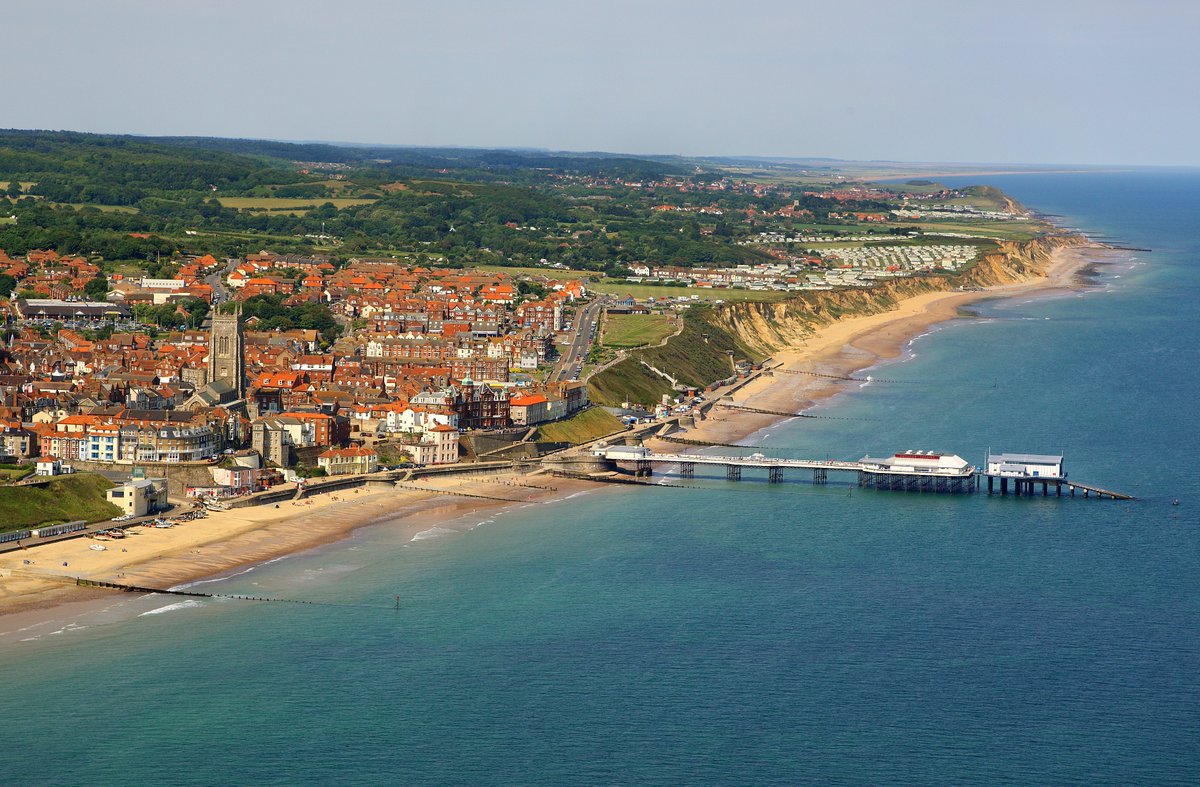 IMPORTANT! Norfolk residents urged to stay home this weekend and for Easter. Likewise anyone thinking of travelling to Norfolk. Don't. Stay at home. Read more: bit.ly/2wZAGEV. You can visit the seaside, like Cromer here, only when it's safe. #StayHomeSaveLives #staysafe