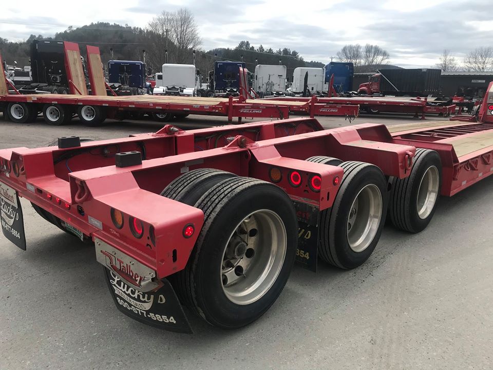 LuckysTrailers's tweet photo. 2016 Talbert 51 ton lowbed 
$47,900
2016 Talbert 51 Ton Lowbed, 25’ Well, 102” wide, 22” deck Height, 2 Fixed Axles + 3rd Pin on, +3,-3 Leveling Valve, Lift 3rd Axle, Battery back up / Strobe package, Aluminum Chain bar cover, 255/70/22.5 tires 80%, Brakes 80%
802-369-6508 https://t.co/0SvFnl4Mj9