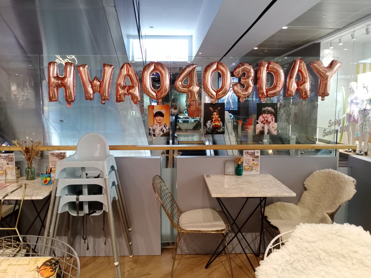 ateez_4ever's tweet photo. Thank you for hosting the event @980403day ! The deco are all so pwetty~ 😍

#HWA0403DAY ❣️
#Always_Our_Star_Seonghwa ❣️
#HAPPY_SEONGHWA_DAY ❣️ https://t.co/nEbuJPaXHY