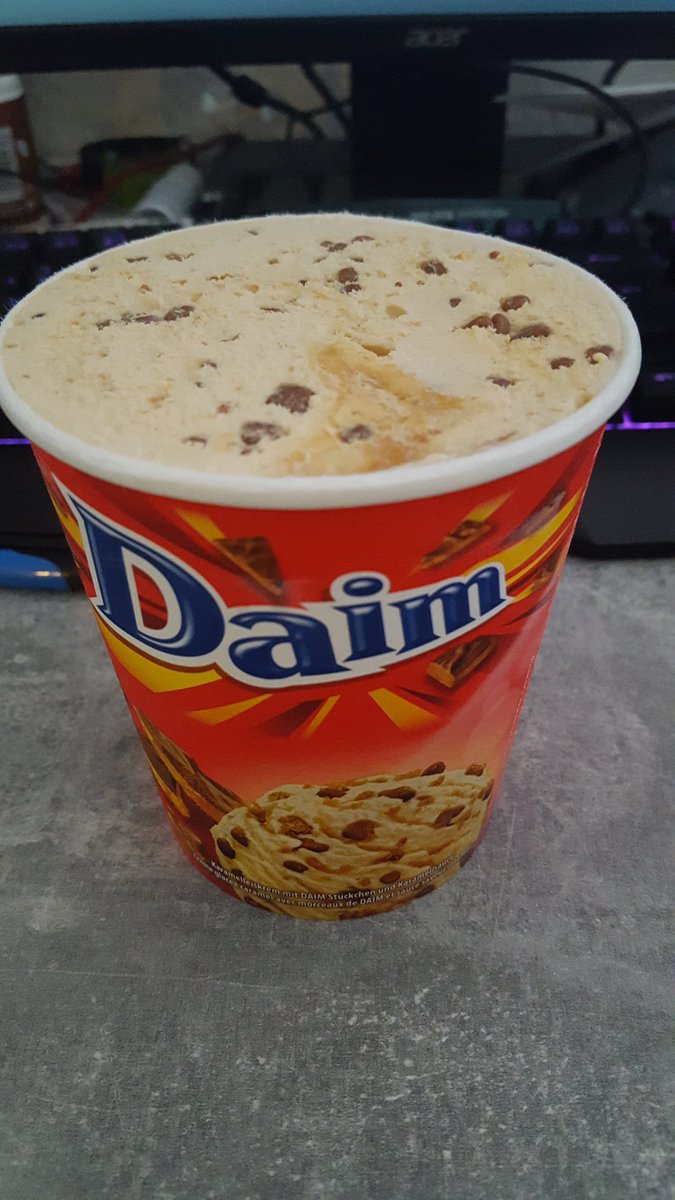TatzeTati's tweet photo. Es gibt nichts geileres 
#eis #daim #karamel https://t.co/kNlGxYG5KX