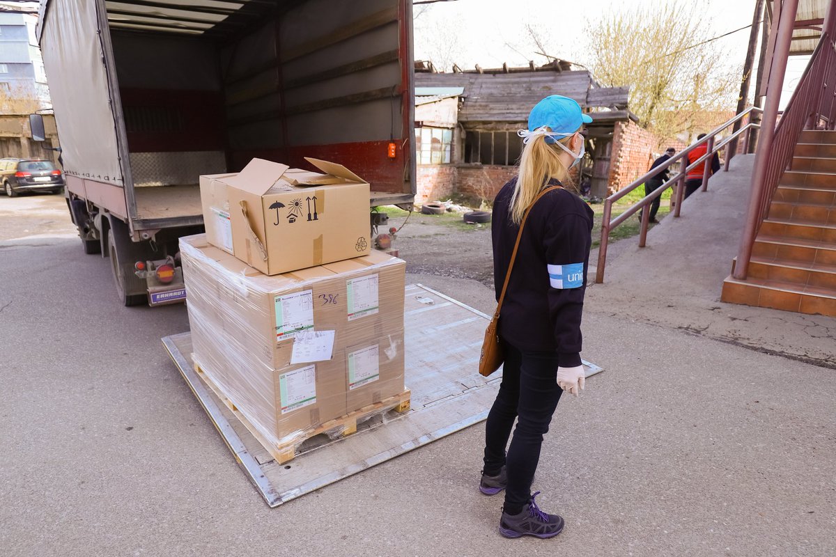 tamipz's tweet photo. Today we have delivered packages with medical equipment to Mitrovica hospital. This is second delivery from @UNICEFKosovo. 
#COVID19 #CoronavirusPandemic #coronavirus 
@ivanam007 https://t.co/gdJduwm4rX