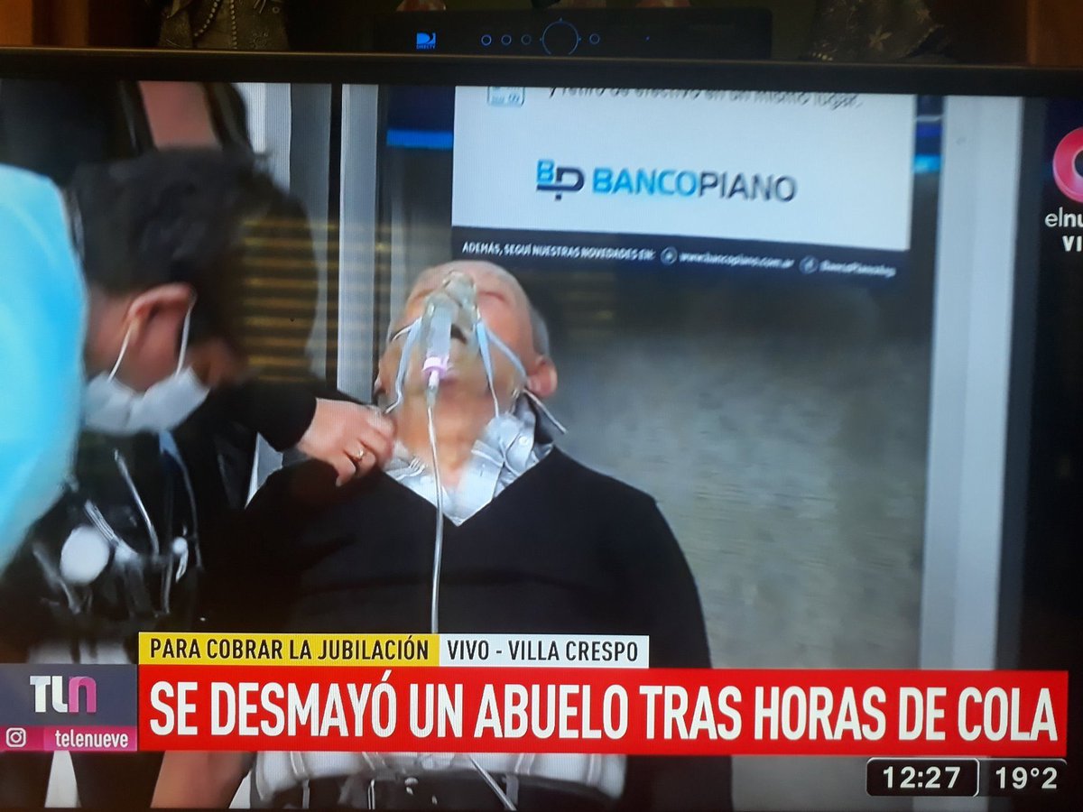 edufeiok's tweet photo. Tremenda imagen!  Imagino que el Presidente ya le está pidiendo la renuncia a varios de sus funcionarios. https://t.co/bmp55JQ7tc