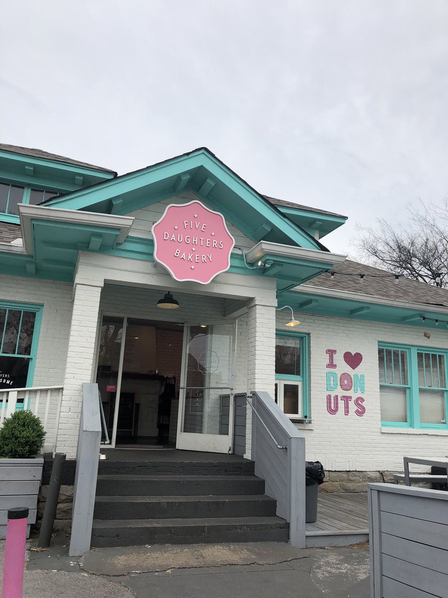 Maggiemae2009's tweet image. Oh how I wish I was back in Nashville today! I want a 🍩 from @Five_Daughters ! 🤩🤗